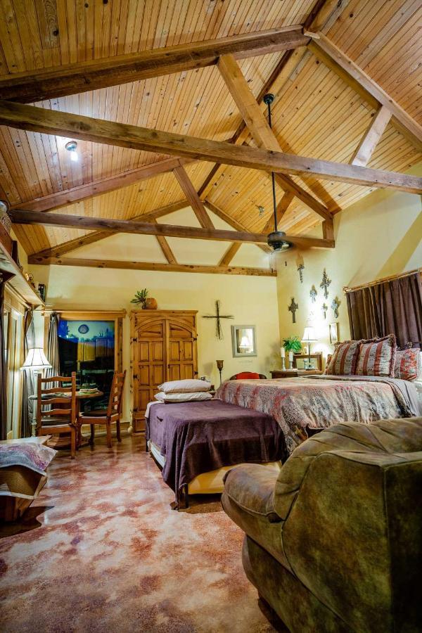 Отель Casitas At Madrona Ranch - Casita Pipe Creek Экстерьер фото